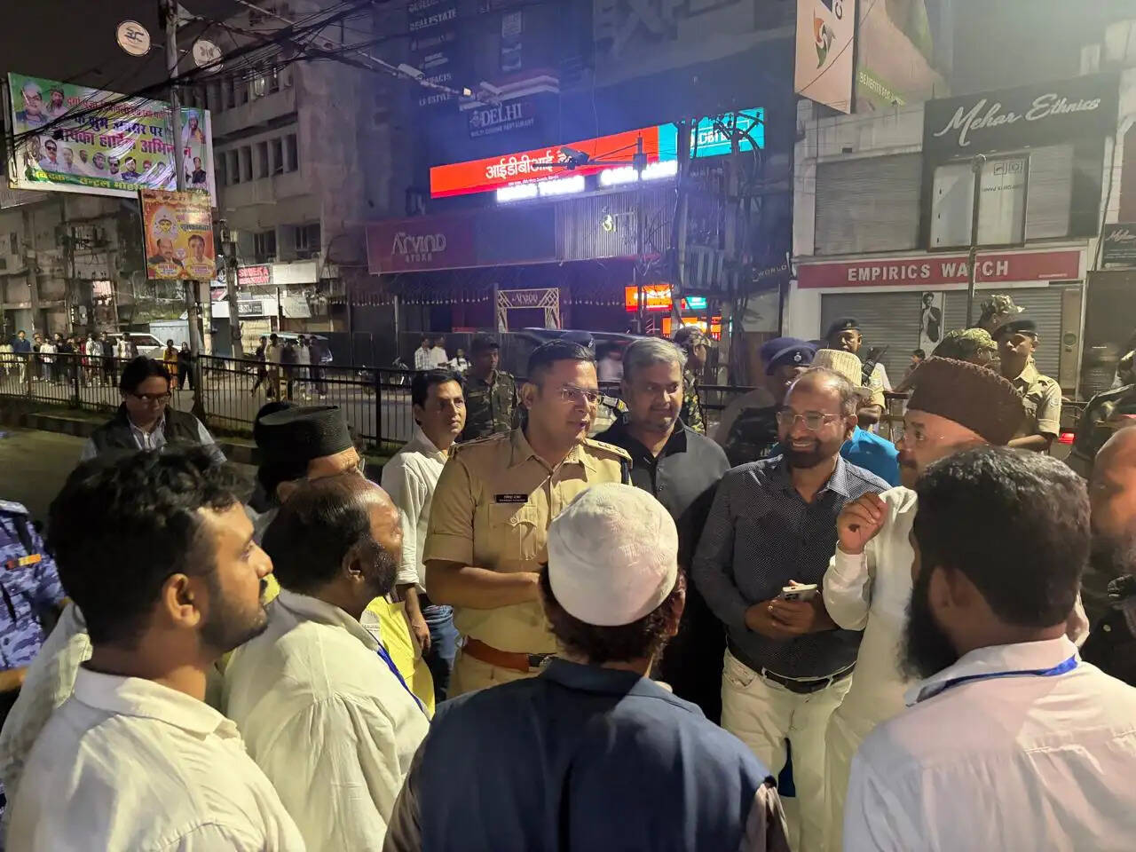 रांची के एसएसपी राकेश रंजन ने किया पूजा पंडालों का निरीक्षण
