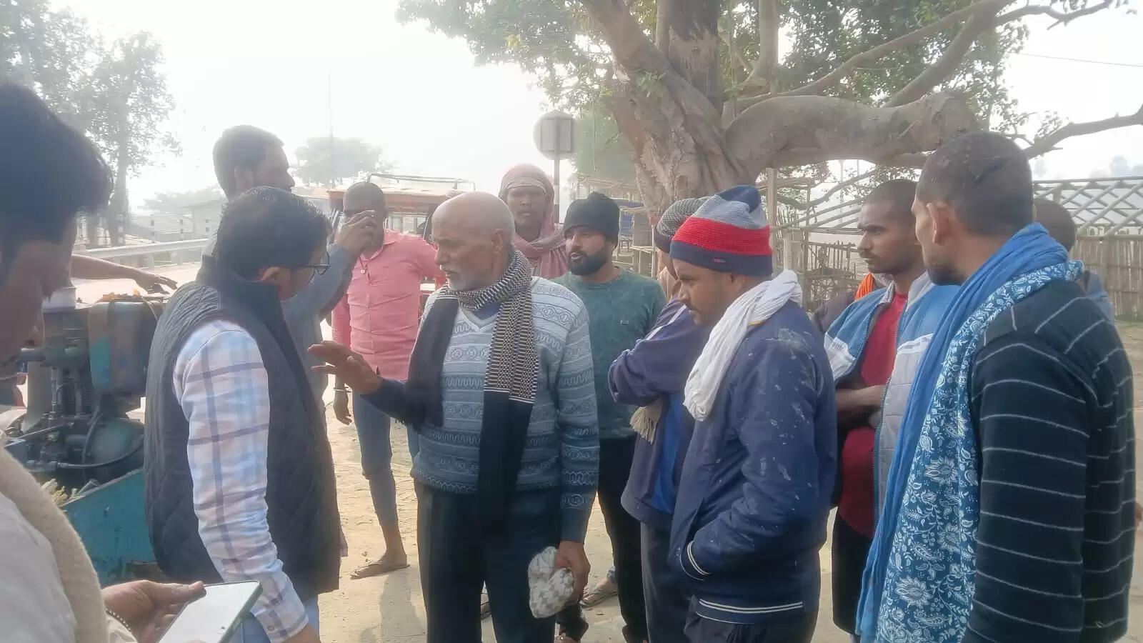 किसानों ने गंगा लिफ्टिंग कार्य पर लगाया रोक