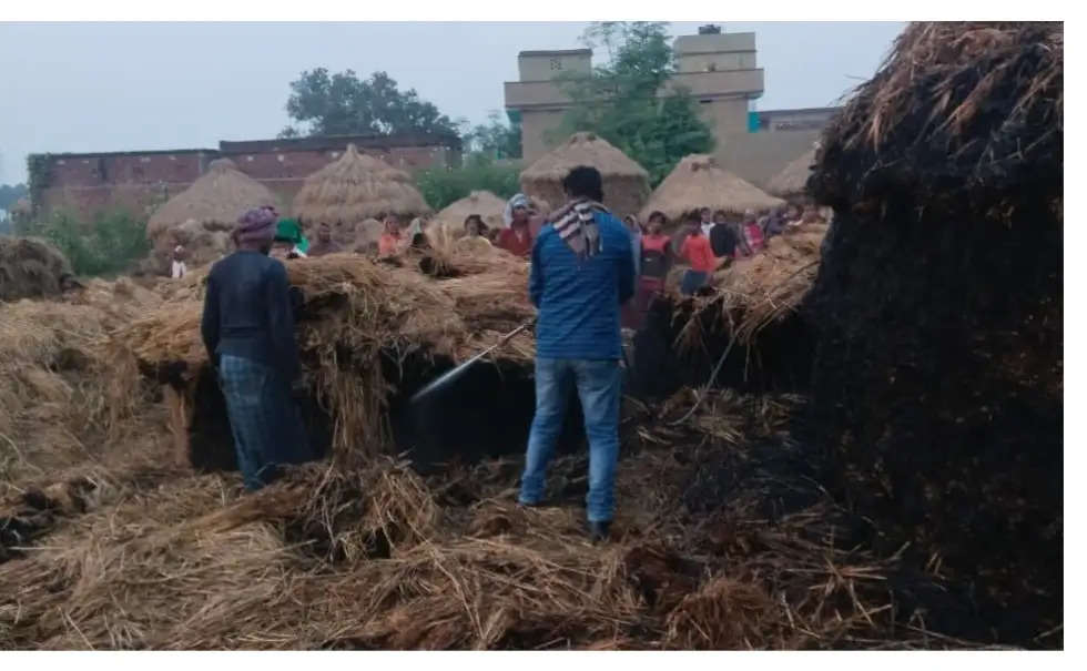 धान के पुंज में आग लगने से हजारों की क्षति