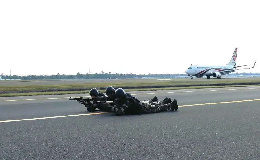 सीआईएफएफ ने दिल्ली एयरपोर्ट पर किया एंटी-हाइजैकिंग अभ्यास