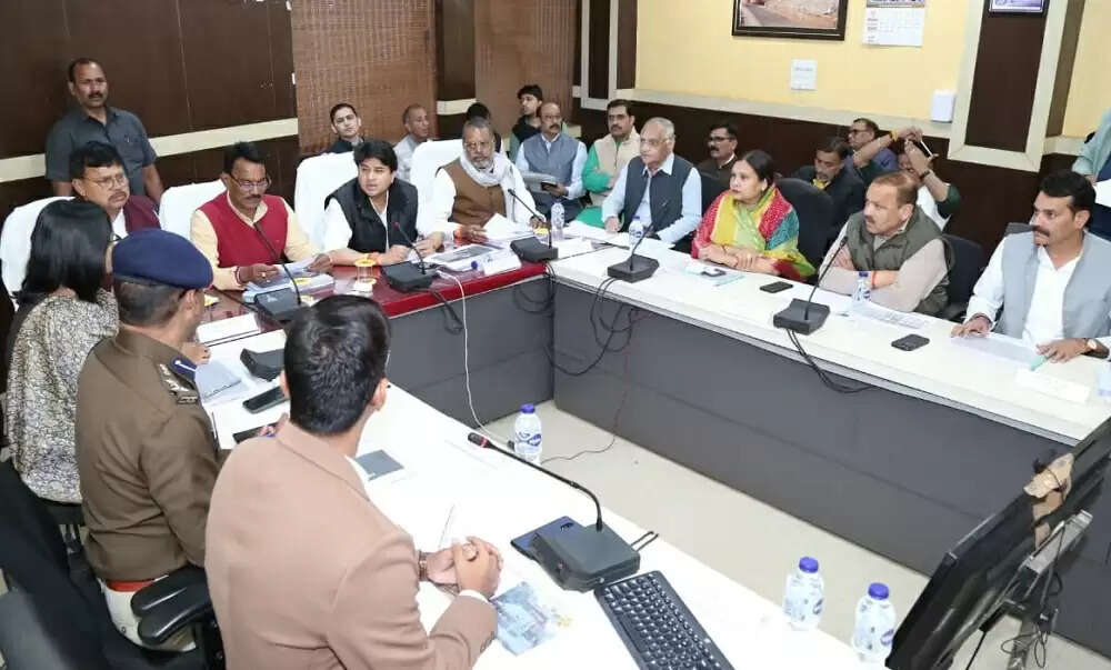 ग्वालियर शहर के विकास कार्यों को समय-सीमा में पूर्ण करने के लिए बनाएं ग्रोथ चार्ट: सिंधिया