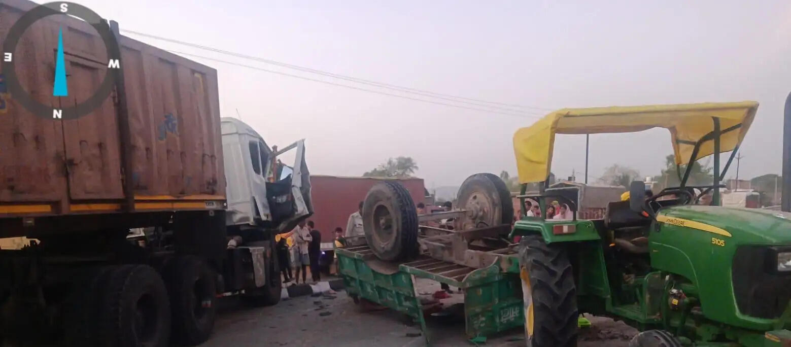 मैहर में खड़े टैक्टर ट्राली को ट्रेलर ने मारी टक्कर, 30 लोग घायल