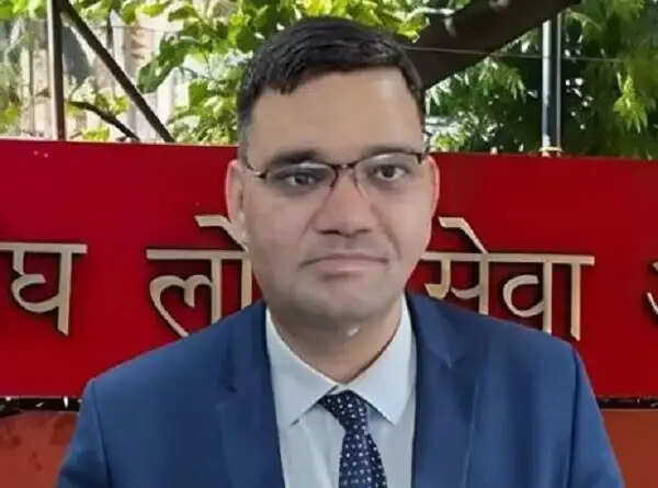 उप्र के चर्चित आईएएस रिंकू राही ने अपना इस्तीफा वापस लिया