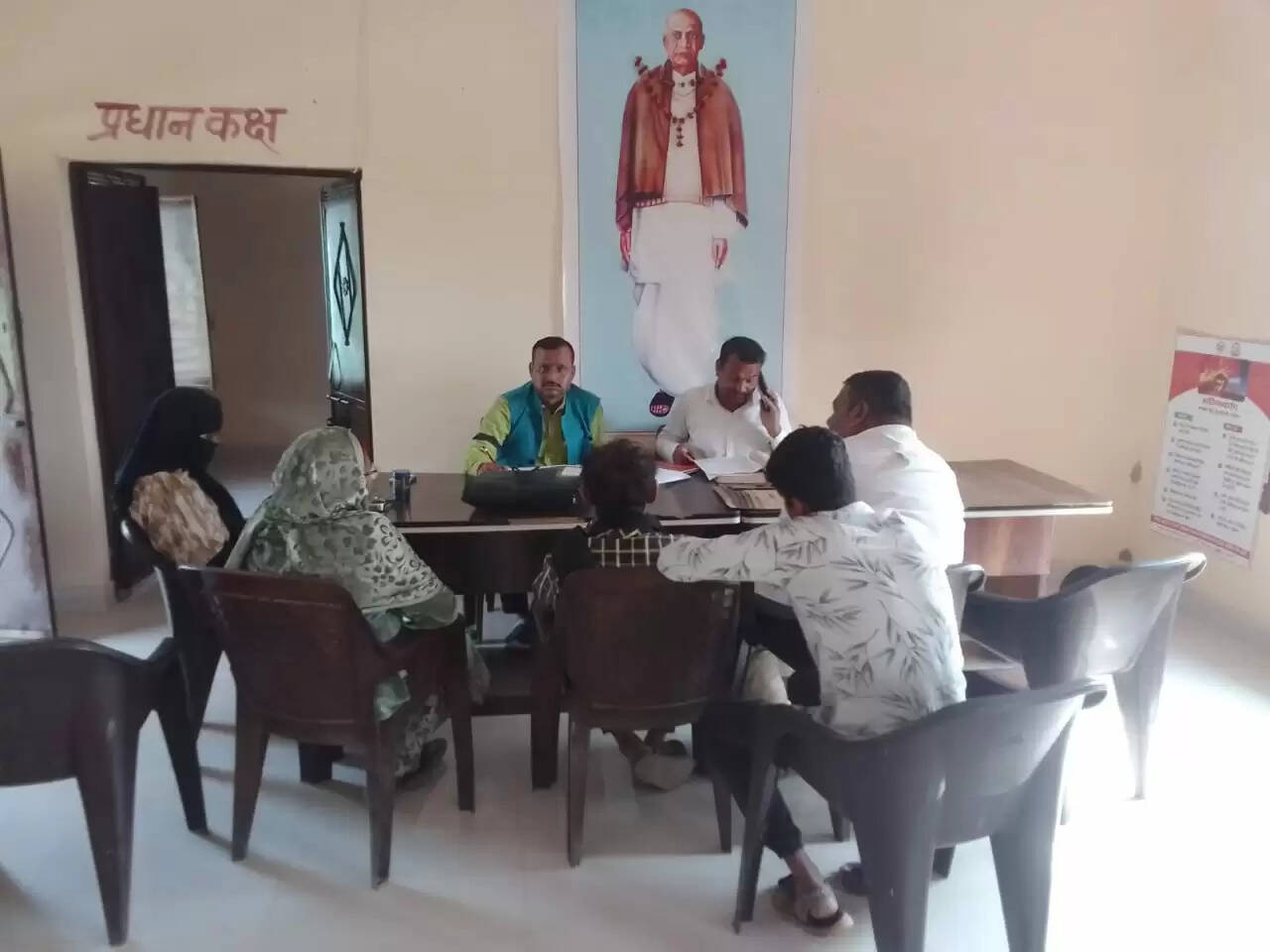 ऑनलाइन उपस्थिति के विरोध में ग्राम पंचायत सचिवों का सत्याग्रह जारी