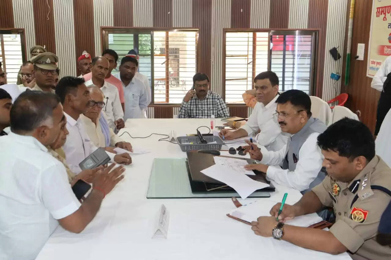 संपूर्ण समाधान दिवस में 138 शिकायतें, 12शिकायताें का माैके पर निस्तारण