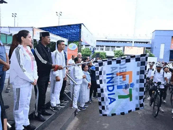 भोपाल में विश्व साइकिल दिवस पर दिखा फिटनेस का जुनून, ‘संडे ऑन साइकिल’ अभियान में हजारों लोगों की भागीदारी