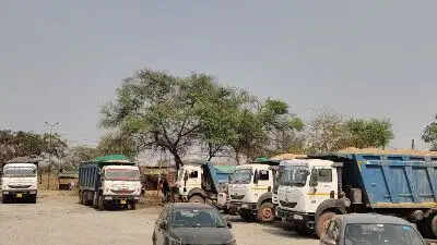 अवैध रेत परिवहन पर अकलतरा पुलिस की बड़ी कार्रवाई, 14 हाइवा वाहन जब्त