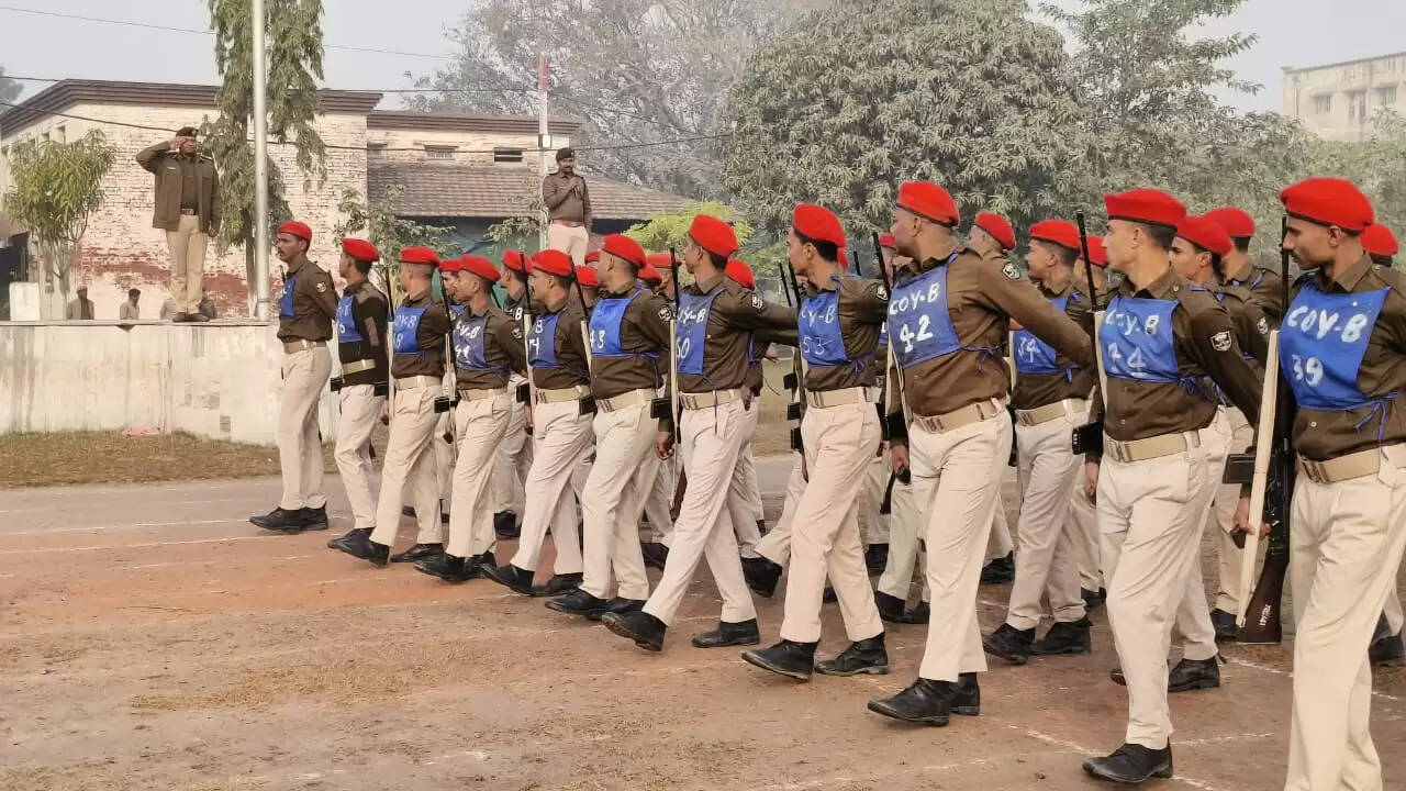 डीआईजी सह-एसएसपी ने किया पुलिस केंद्र का निरीक्षण
