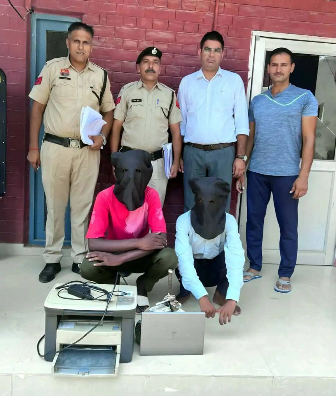 हिसार : अग्रोहा अस्पताल से मोबाइल चोरी करने वाला गिरफ्तार, छह मोबाइल बरामद