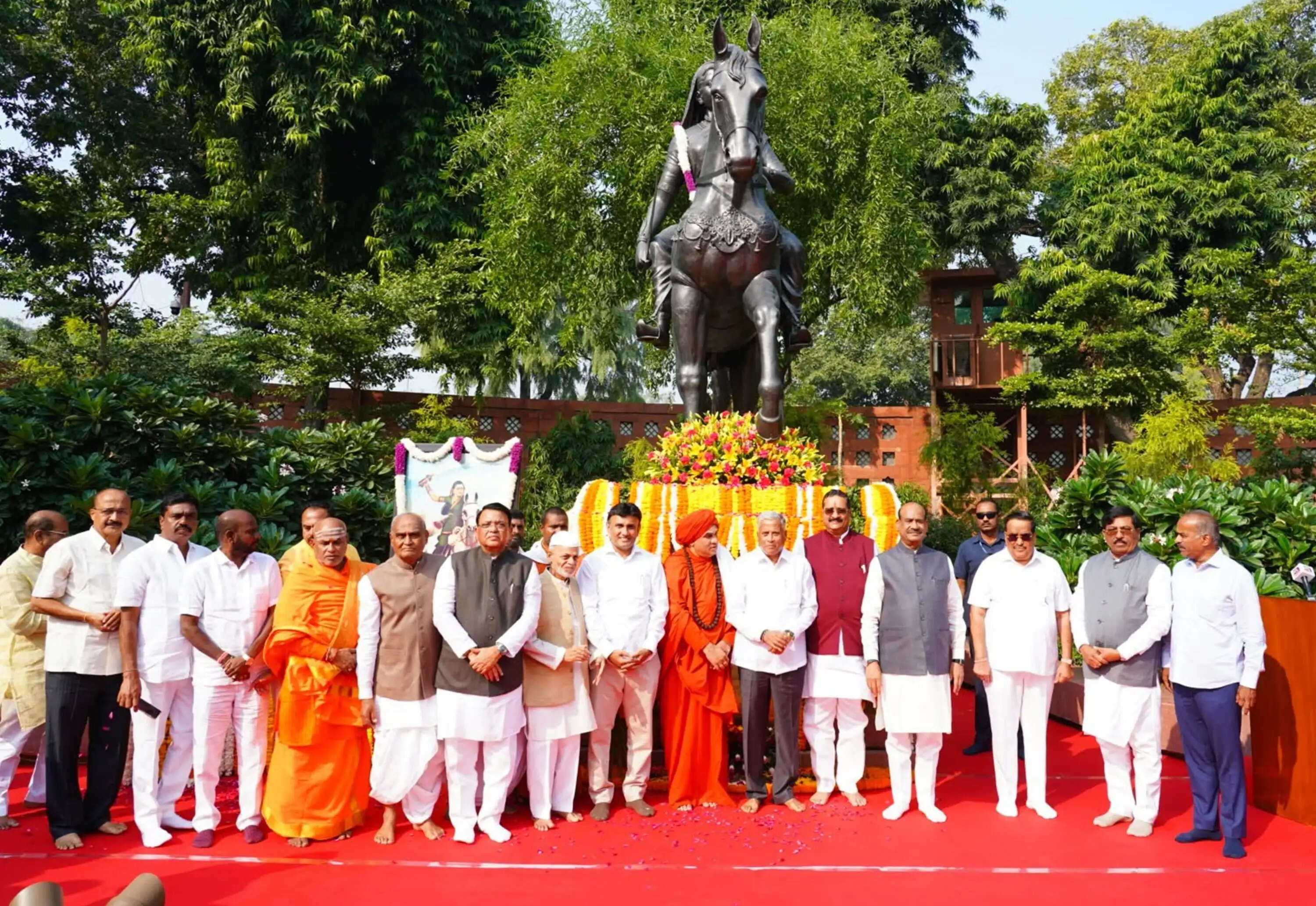 संसद परिसर में रानी चेन्नम्मा की जयंती और 202वीं विजय वर्षगांठ मनाई गई