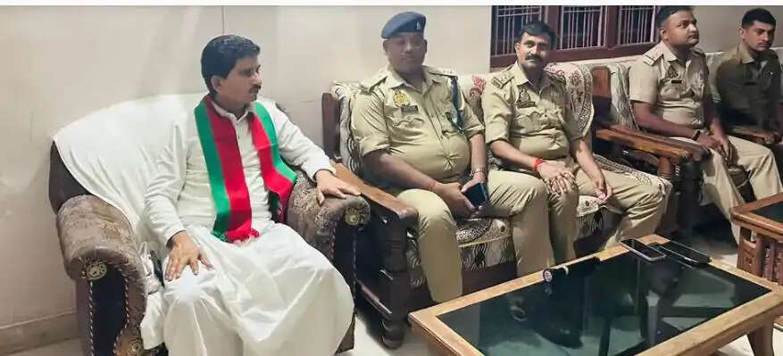 सपा कार्यकर्ताओं का बरहज तहसील घेराव का एलान, पुलिस ने नेताओं को किया हाउस अरेस्ट