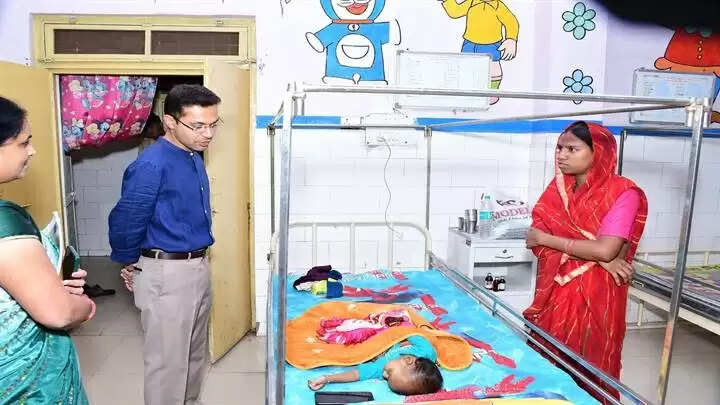 हरदाः कलेक्टर ने जिला अस्पताल का किया निरीक्षण, अव्यवस्थाएं पाये जाने पर जताई नाराजगी