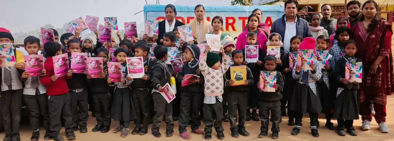 समर्पण ट्रस्ट ने बच्चों में बांटी शिक्षण सामग्री