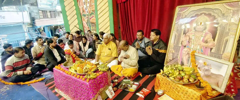 रामलीला महोत्सव संपन्न होने के बाद कलाकारों का तिलपात्र