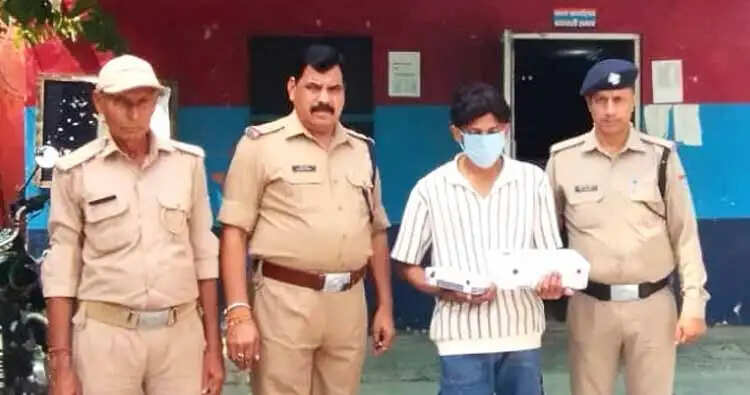 नशीले कैप्सूल के साथ नशा तस्कर आदिल गिरफ्तार