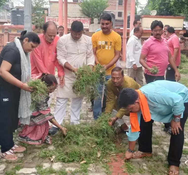 पीएम मोदी एक भारत -श्रेष्ठ भारत के सपने को साकार कर रहे : डॉ एमपी सिंह