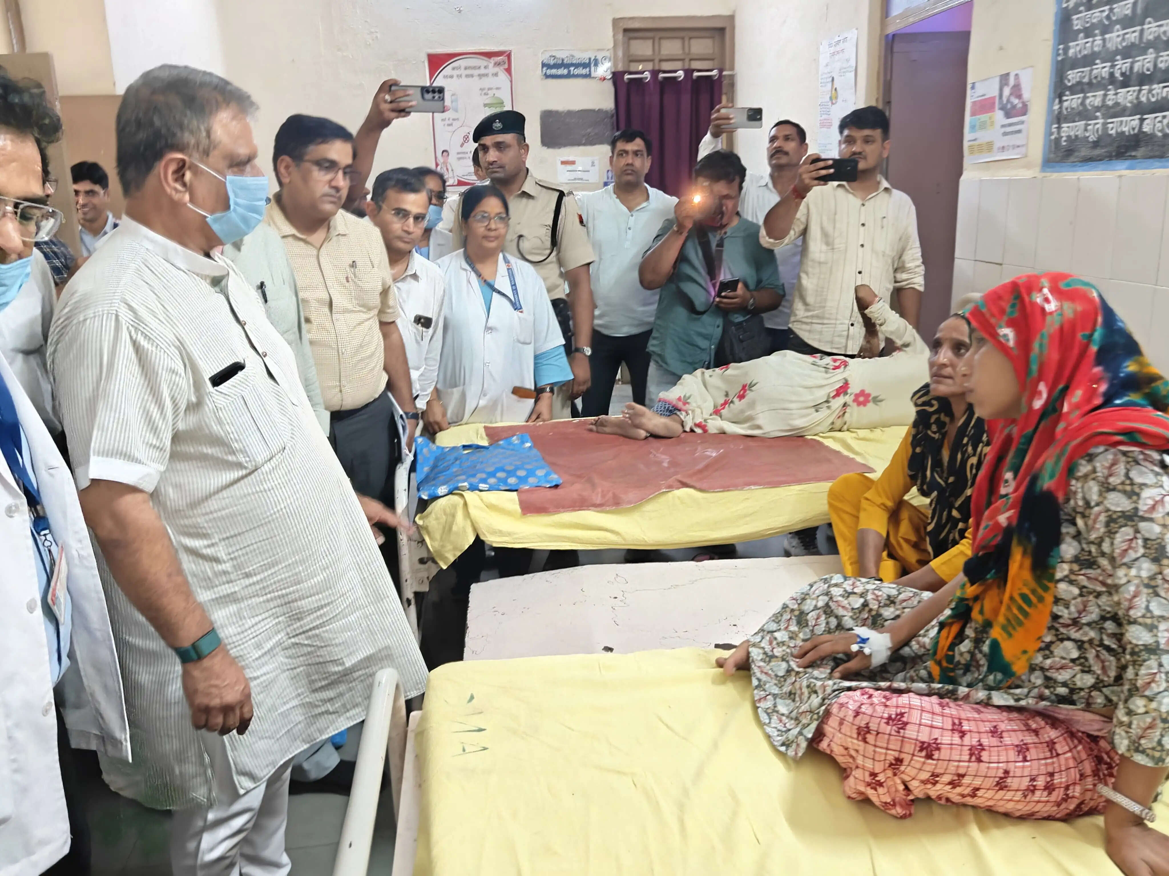 चिकित्सा मंत्री खींवसर ने अलवर में किया चिकित्सा संस्थानों का औचक निरीक्षण