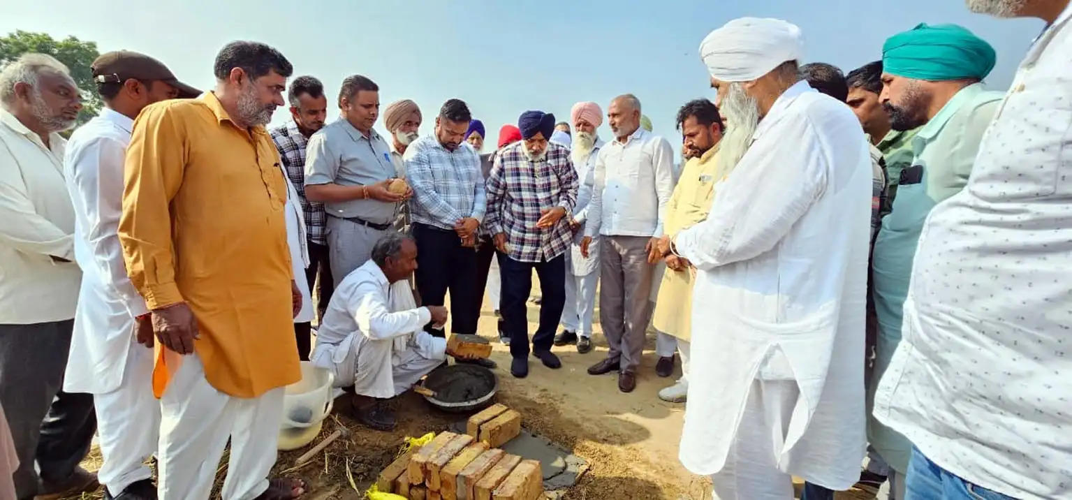 फतेहाबाद: विधायक किया सड़क का शिलान्यास