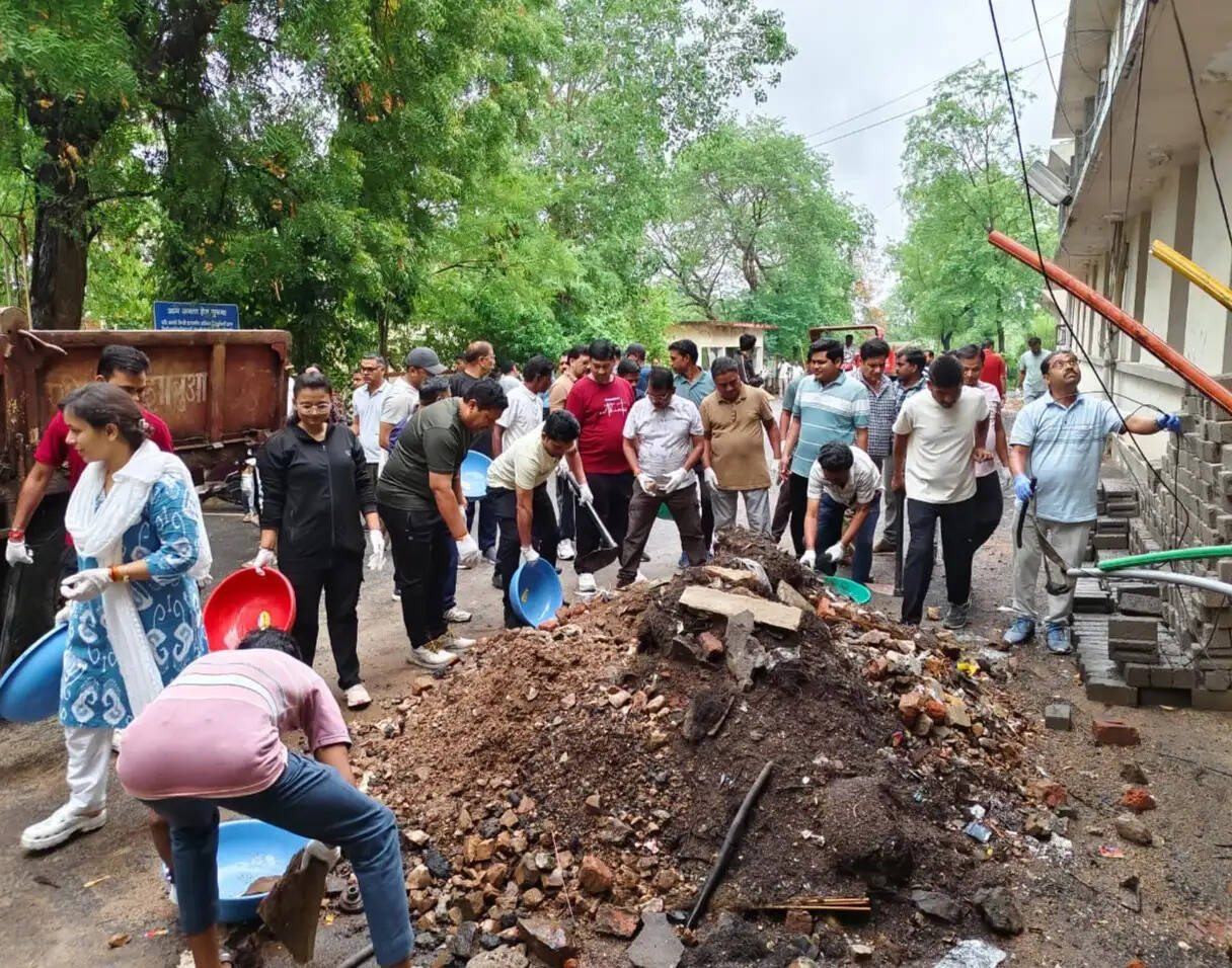 स्वच्छता केवल एक अभियान नहीं, बल्कि प्रत्येक नागरिक की नैतिक एवं सामाजिक जिम्मेदारी- जिला कलेक्टर डॉ. योगेश तुकाराम भरसट