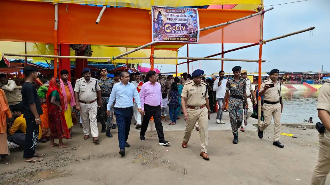 पहली सोमवारी पर उमड़ने वाली भीड़ को लेकर डीएम-एसपी ने बाबा भीमशंकर धाम का किया निरीक्षण
