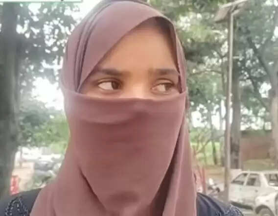 प्रेमी के प्रेम में फंसी महिला न रही घर की, ना घाट की