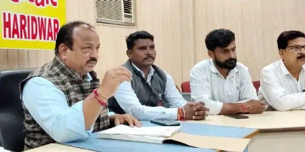 अधिकारी&nbsp;नहीं&nbsp;सुन&nbsp;रहे&nbsp;जन&nbsp;समस्याएं,&nbsp;कांग्रेस&nbsp;ने&nbsp;लगाया&nbsp;आराेप