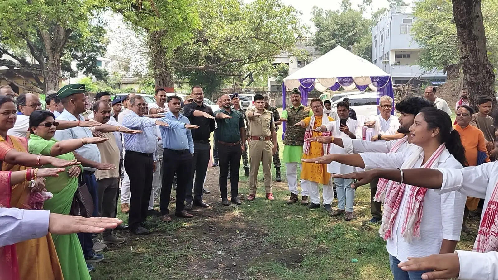 एक पेड़ मां के नाम लगाएं, वृक्ष बनने तक उसकी जिम्मेदारी भी निभाएं : ऋतुराज