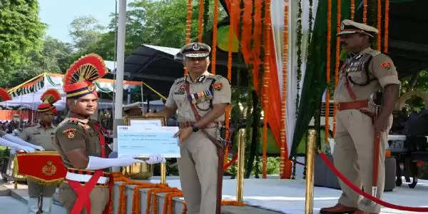 हरियाणा पुलिस काे मिले 988 जवान, डीजीपी ने ली दीक्षांत परेड की सलामी