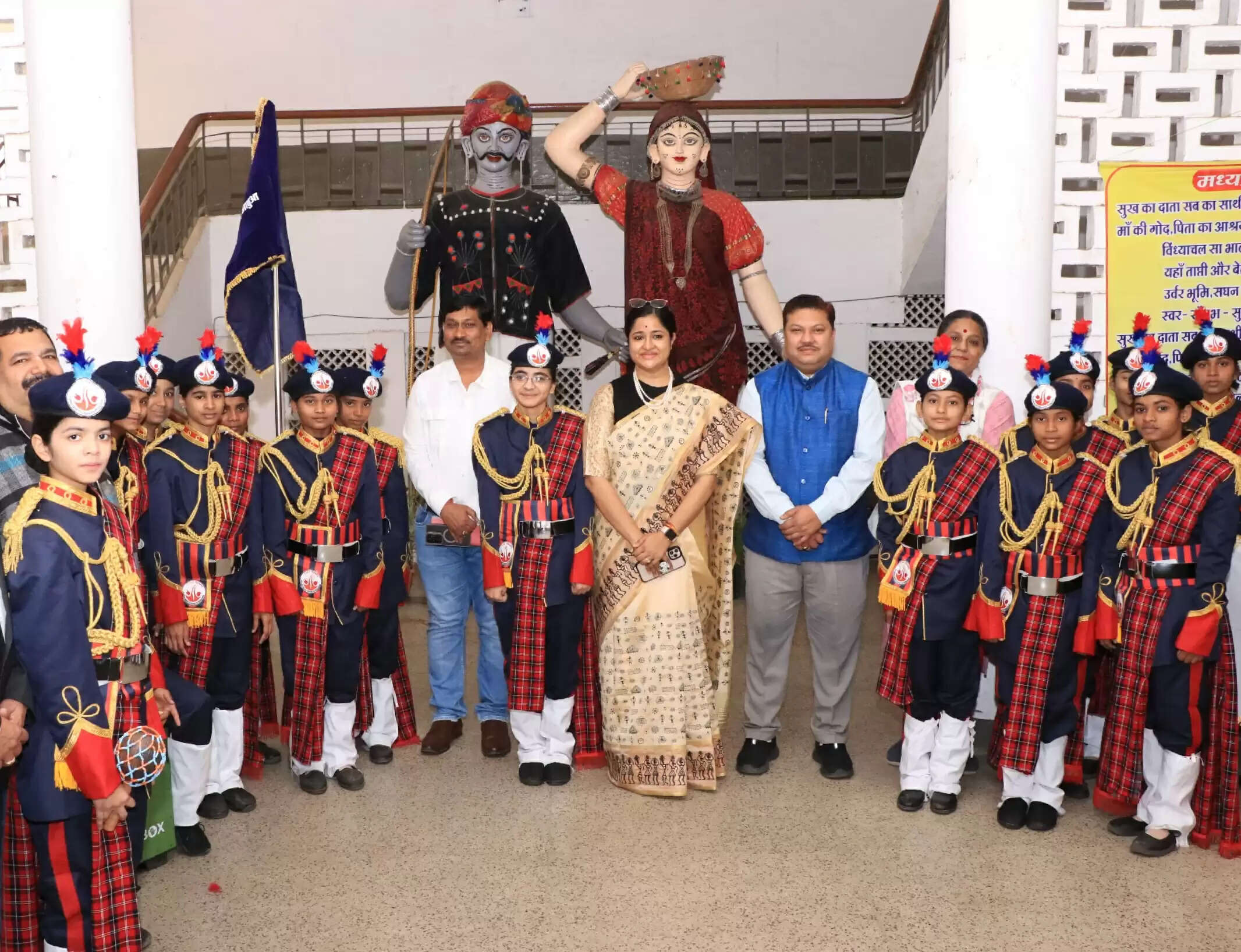 झाबुआ: वाद्य यंत्रों की संगति के साथ स्कूली बालिकाओं ने दी राष्ट्र गान की शानदार प्रस्तुति