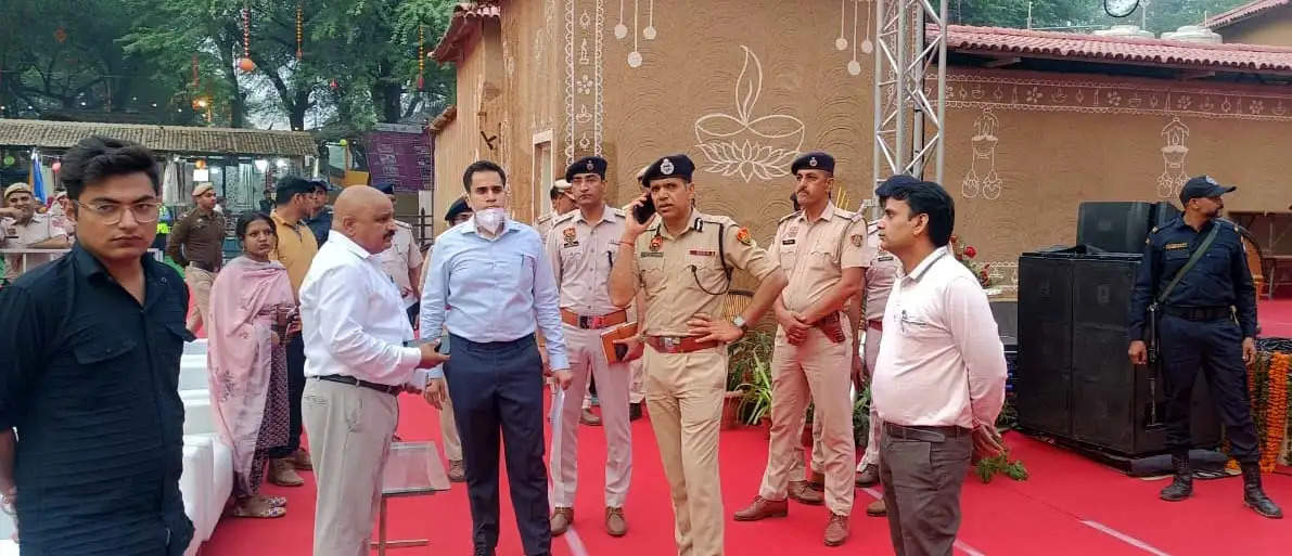 फरीदाबाद: पुलिस आयुक्त ने किया दीपावली उत्सव सुरजकुण्ड मेला का दौरा