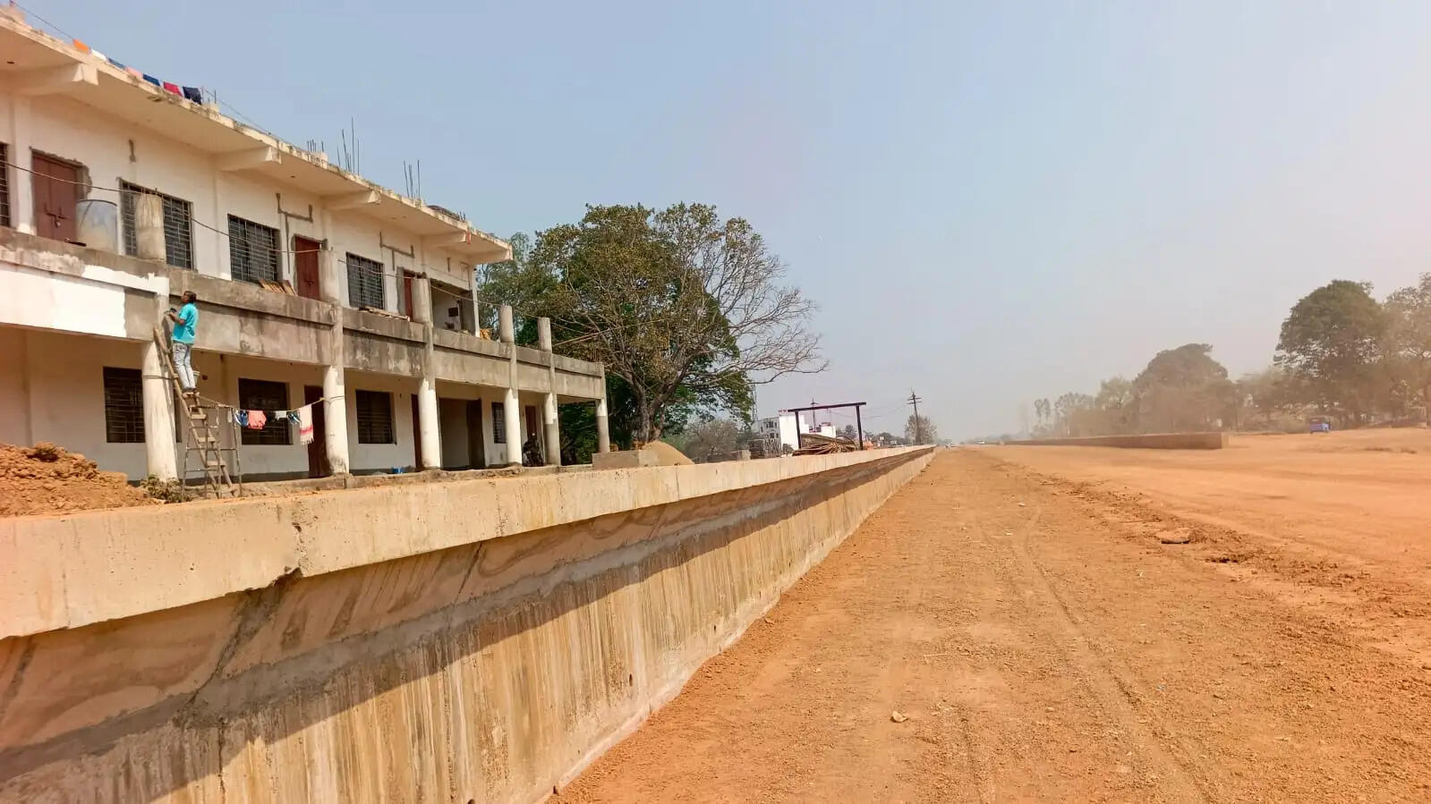 कब्जा हटाने की अंतिम तिथि आज, कुछ दुकानदारों ने स्वयं खाली किए स्थल