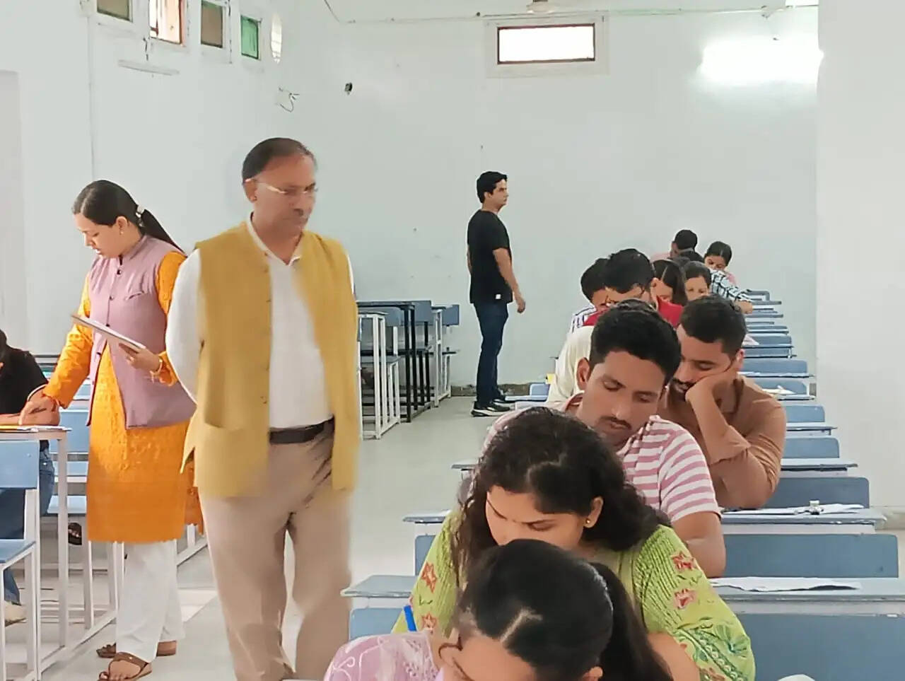 उत्तराखण्ड मुक्त विश्वविद्यालय की ग्रीष्मकालीन परीक्षाएँ आज से प्रारम्भ 59,801 विद्यार्थी हो रहे हैं शामिल