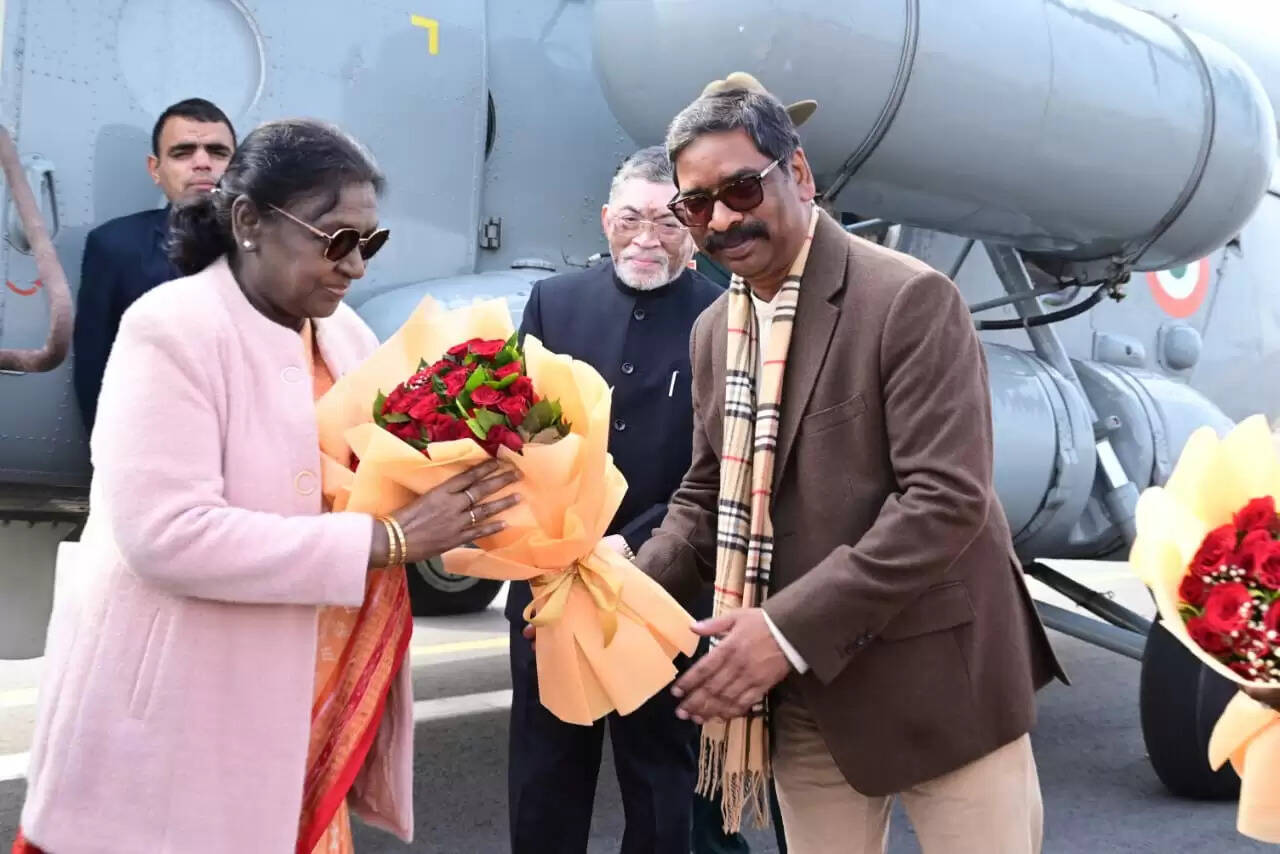 झारखंड : संथाली भाषा की ओलचिकी लिपि के शताब्दी वर्ष समारोह में शामिल हुईं राष्ट्रपति