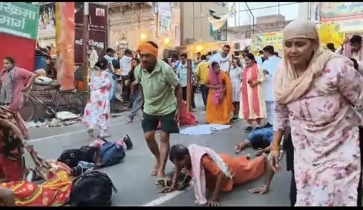 पुरुषोत्तम मास में गिरिराज महाराज के जयकारों से गुंजायमान हुआ परिक्रमा मार्ग