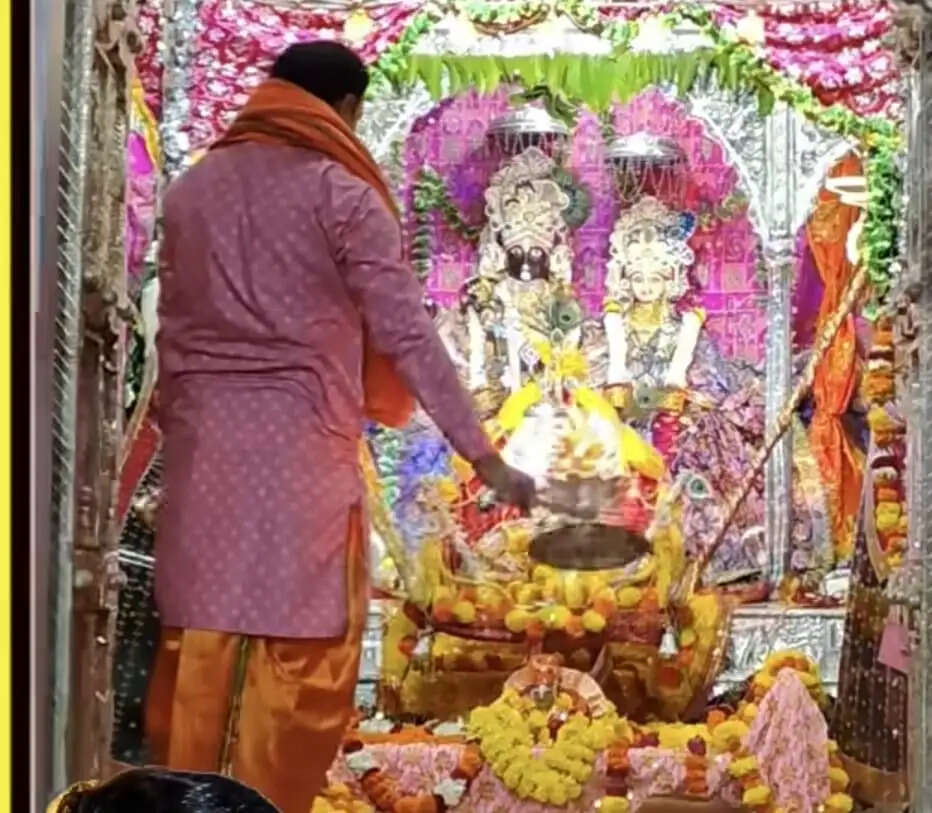 मथुरा की तर्ज पर पन्ना में मनाया गया श्रीकृष्ण जन्मोत्सव, जुगल किशोर मंदिर में उमड़ा आस्था का सैलाब