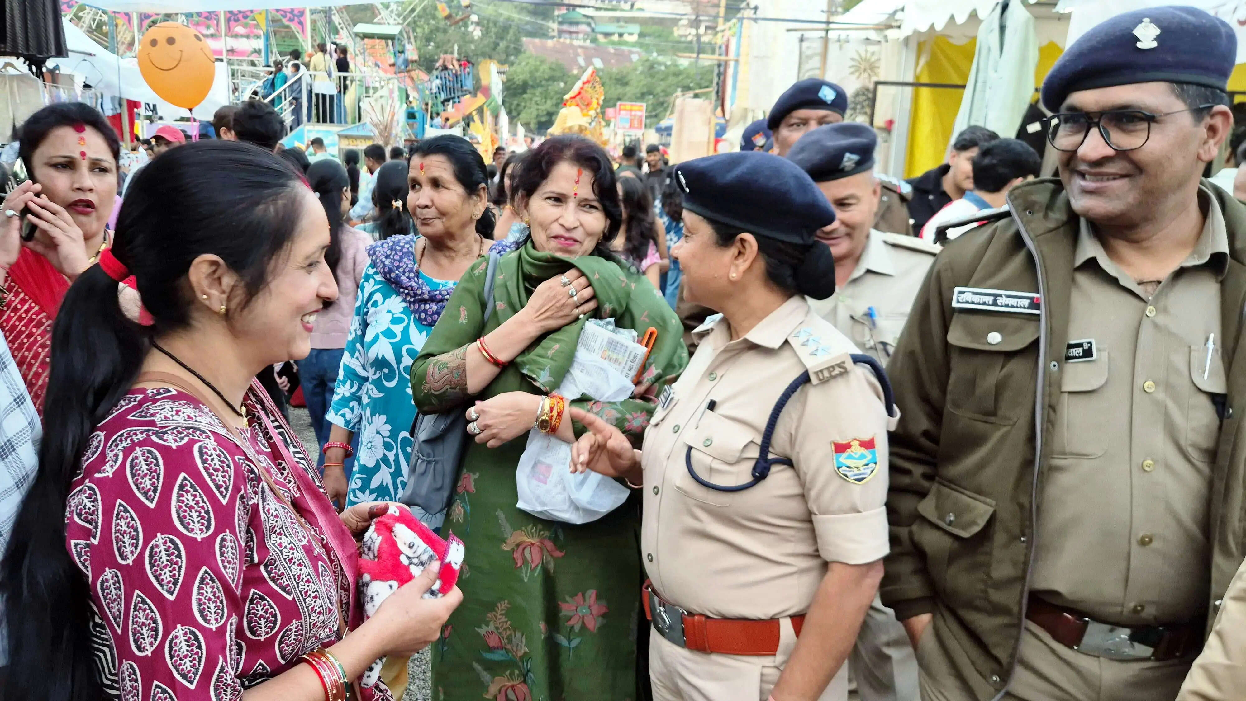 महोत्सव में सुरक्षा को लेकर पुलिस की पैदल गश्त और जागरूकता अभियान