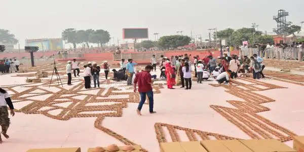 अयोध्या में दीपोत्सव के लिए शनिवार सुबह से ही 25 हजार वालंटियर्स 51 घाटों पर दीयों में भरेंगे तेल