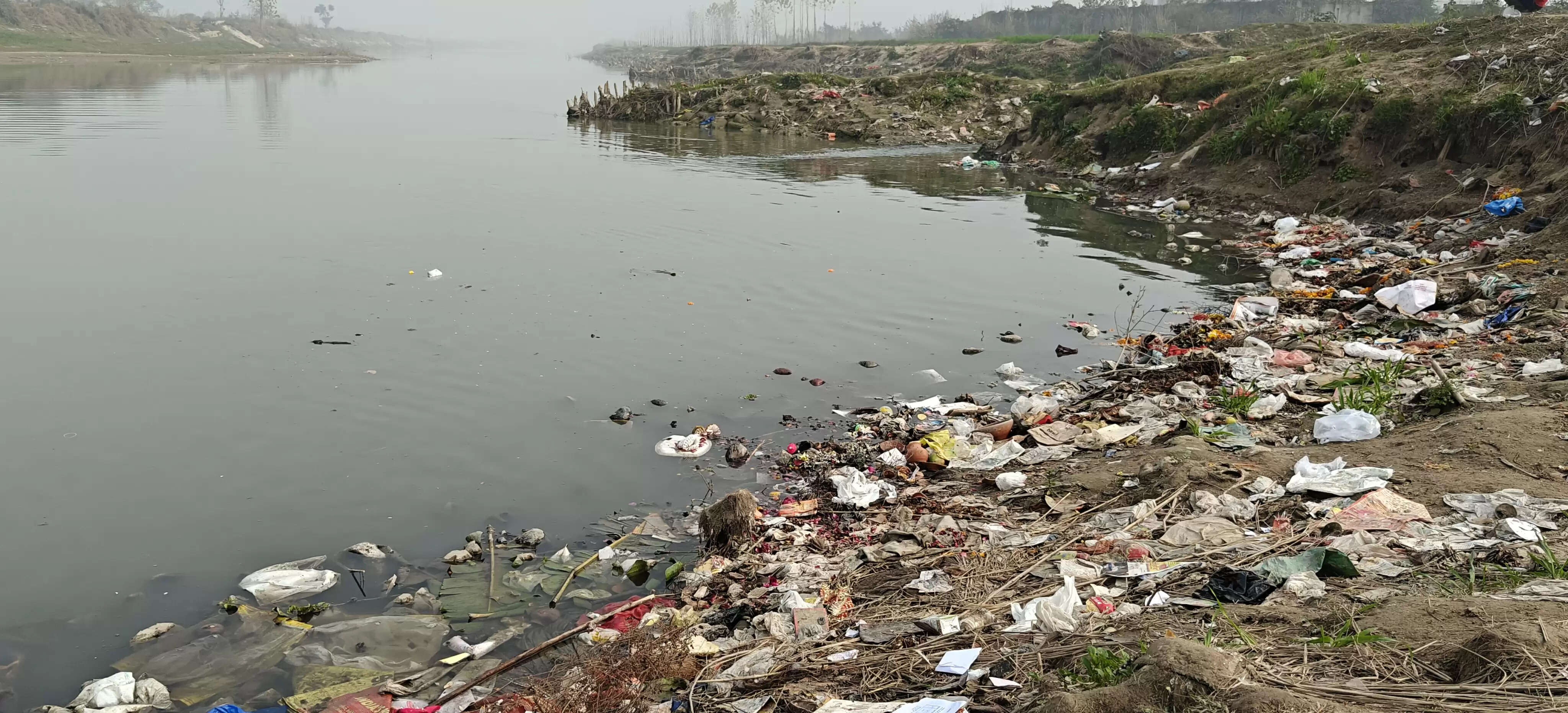 मकर संक्रांति : मुरादाबाद की रामगंगा व गागन में गंदगी, डुबकी लगाने से श्रद्धालुओं ने किया परहेज