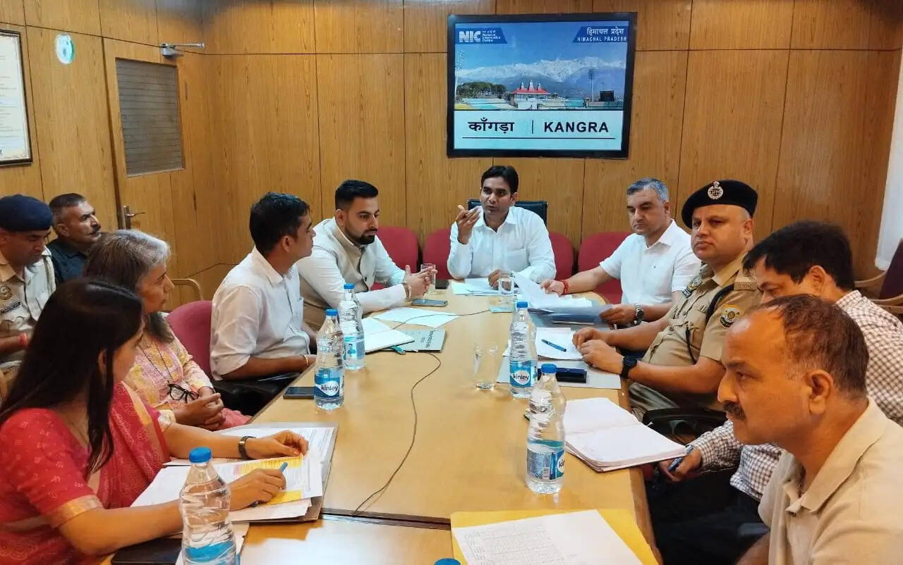 नशा तस्करों पर की जा रही कड़ी कार्रवाई, अवैध कब्जे भी किए जा रहे ध्वस्त : उपायुक्त