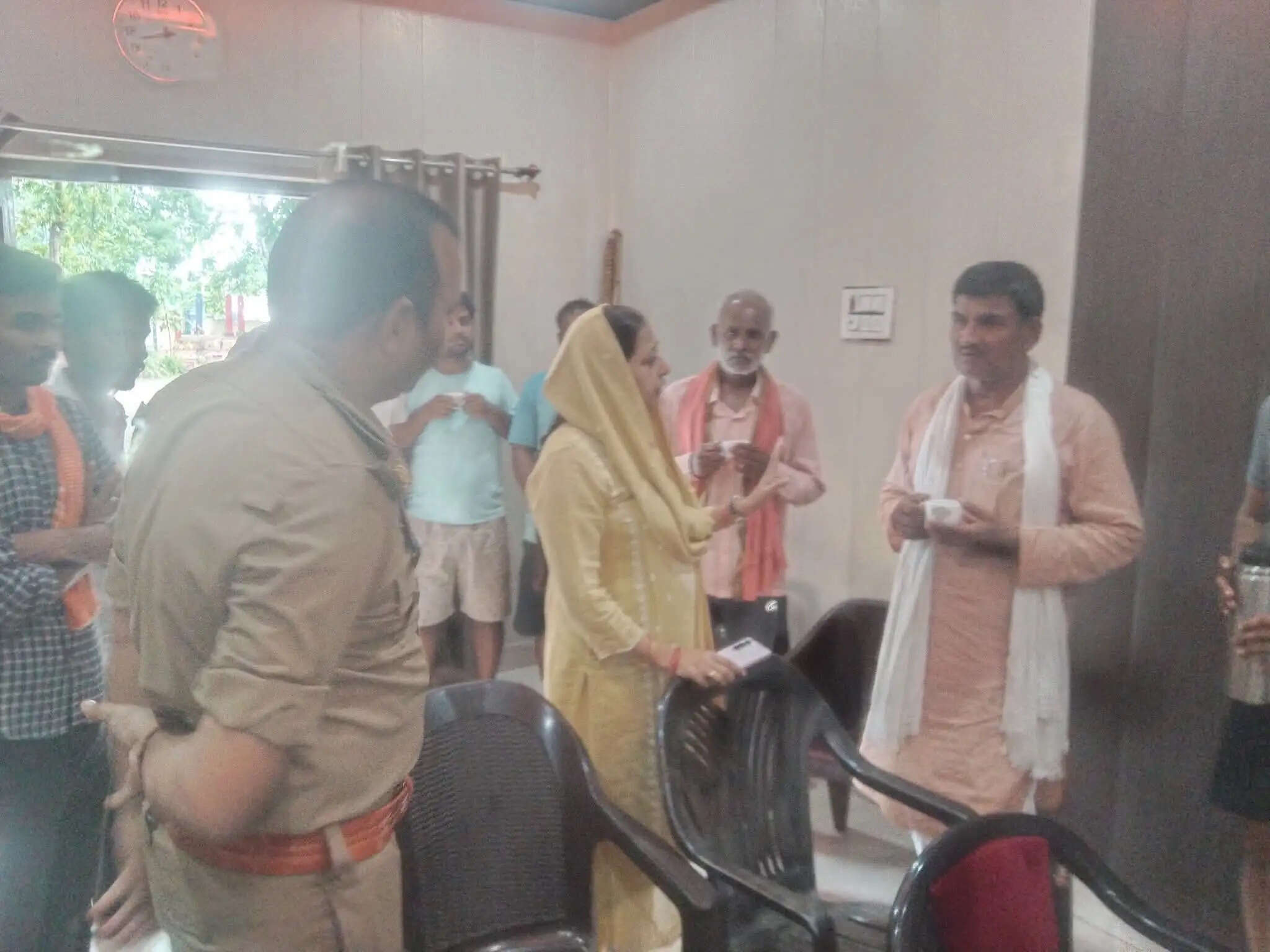 बलिया : हाइटेंशन लाइन की चपेट में आकर पिता-पुत्र की मौत