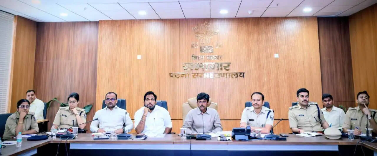 पटना में एलपीजी आपूर्ति को लेकर उच्चस्तरीय समीक्षा बैठक, कालाबाजारी पर सख्त कार्रवाई के निर्देश