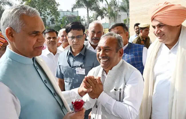 सोनीपत : राई में राज्यपाल देवव्रत का किसानों-पशुपालकों से संवाद कार्यक्रम