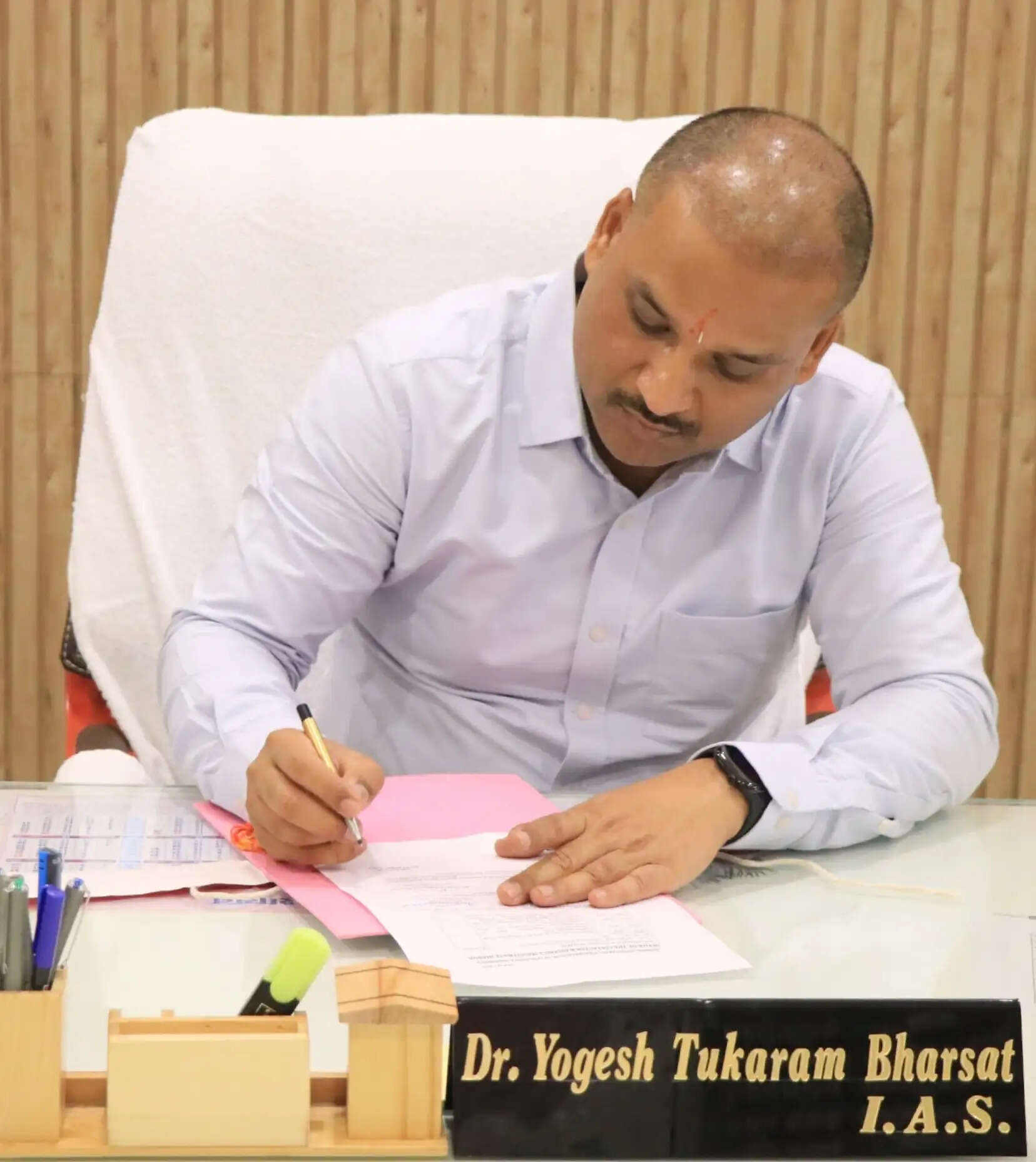 झाबुआ: आमजन की समस्याओं का प्राथमिकता से समाधान सुनिश्चित किया जाए; कलेक्टर