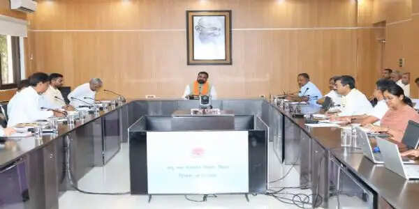 मुख्यमंत्री ने लघु जल संसाधन विभाग को राजकीय नलकूपों के रख-रखाव एवं संचालन सौंपने का दिया निर्देश