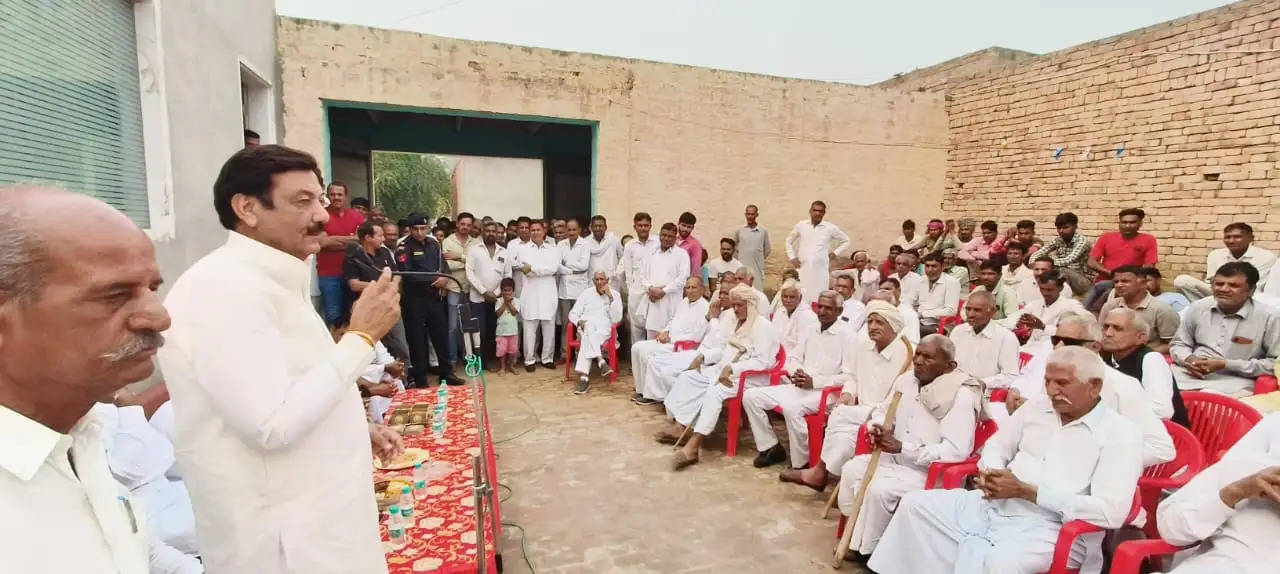 सिरसा: बिजली मंत्री रणजीत सिंह ने किया गांवों का दौरा