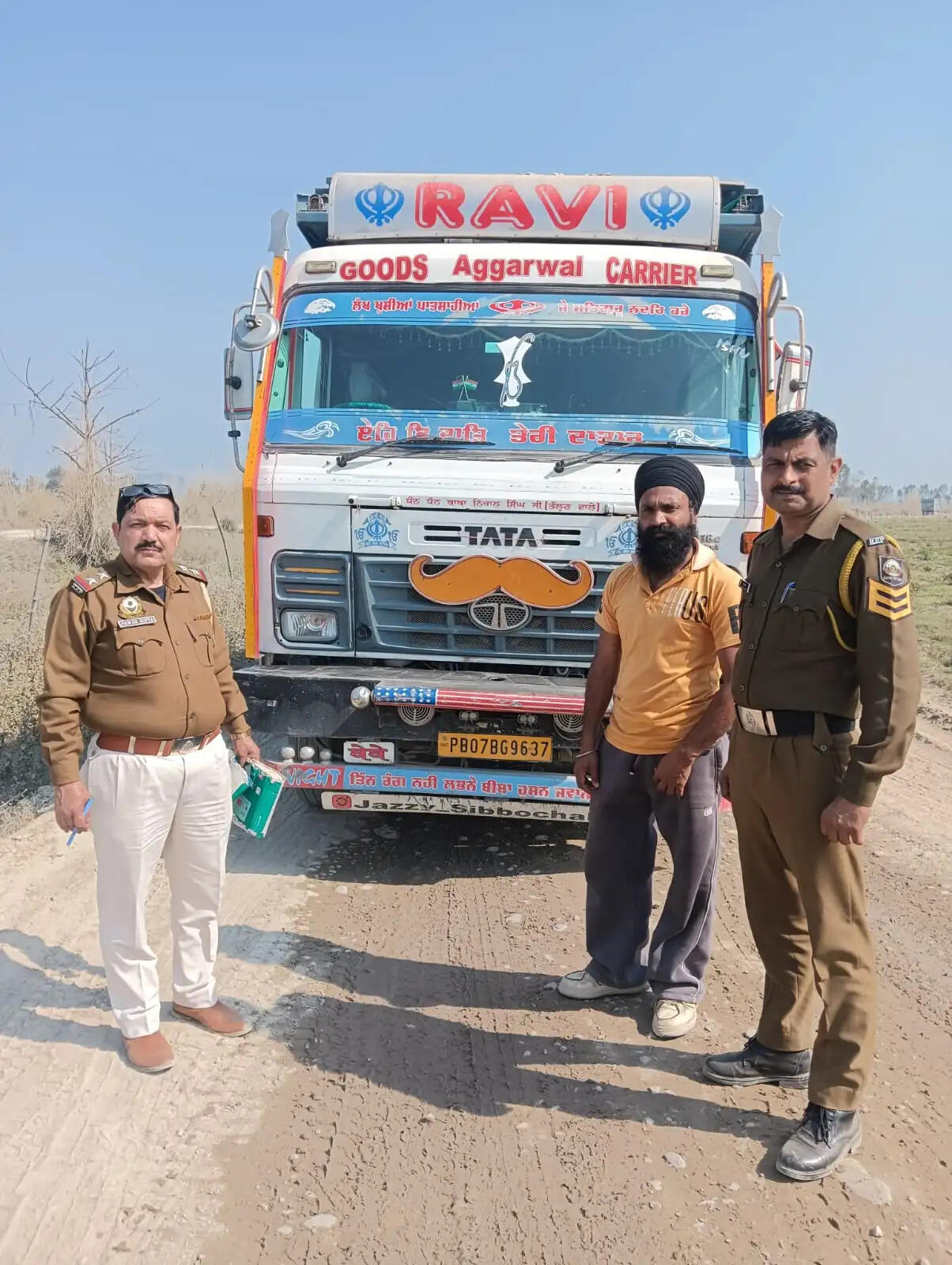 अवैध खनन के खिलाफ सख्ती, चार ट्रैक्टर और तीन टिप्परों के चालान काटे