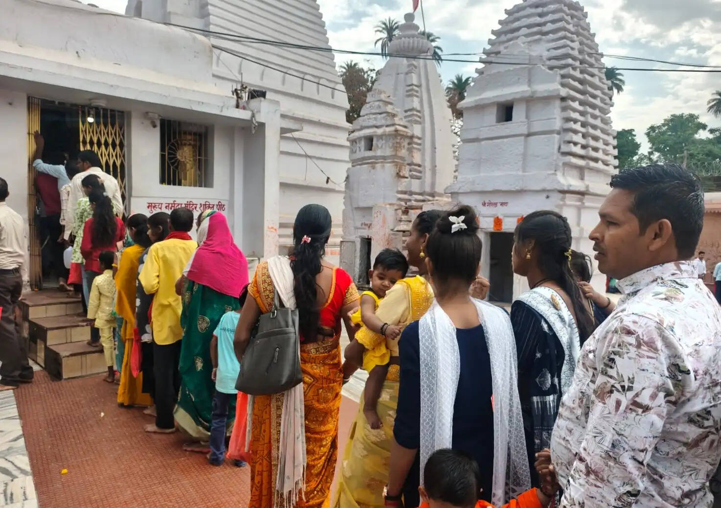 अनूपपुर : निर्जला एकादशी पर हजारों श्रद्धालुओं ने पवित्र नर्मदा में लगाई आस्था की डुबकी