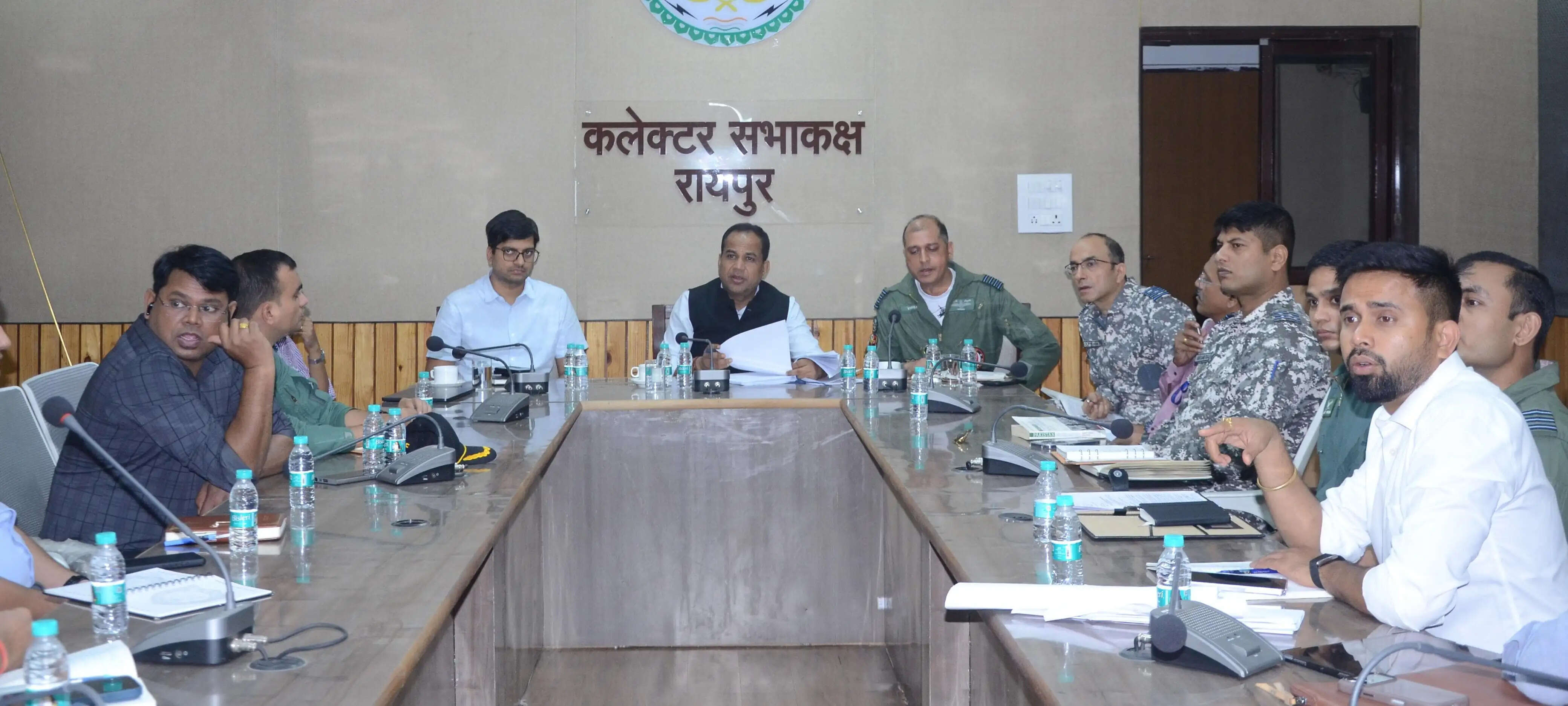 सारंग हेलीकॉप्टर एयर शो की तैयारियों की कलेक्टर डॉ. गौरव सिंह ने की समीक्षा
