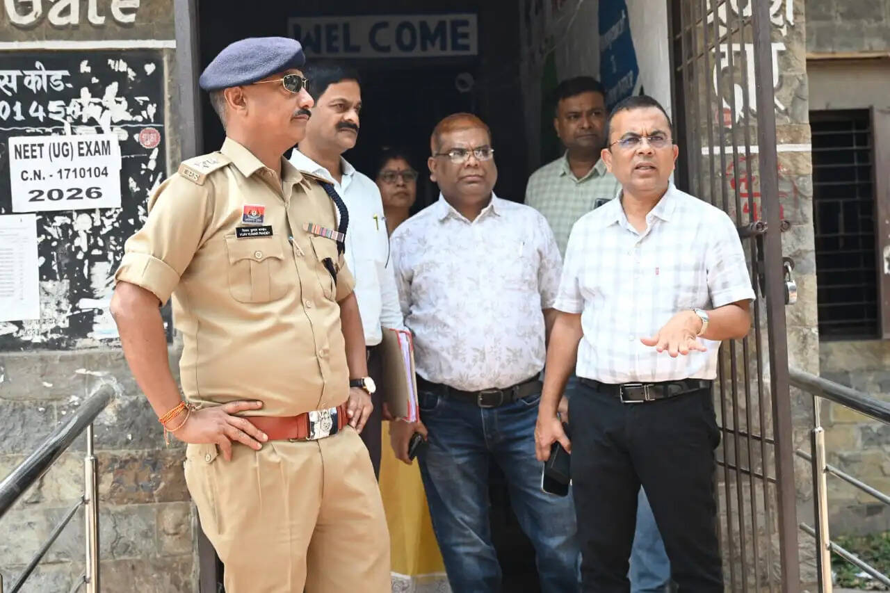 री-नीट यूजी 2026 परीक्षा की तैयारियों का कलेक्टर-एसपी ने लिया जायजा, परीक्षा केंद्रों का किया निरीक्षण