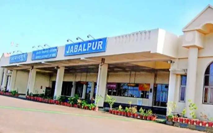 जबलपुर : डुमना एयरपोर्ट पर टैक्सी किराया तय, मनमानी वसूली पर होगी सख्त कार्रवाई